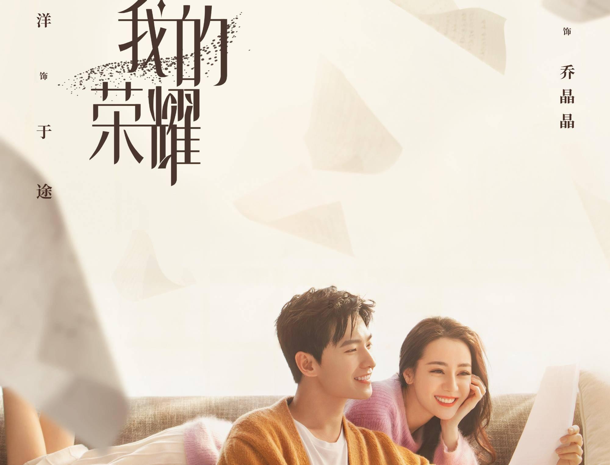孙女开车回家过年，刚到家门口就看到爷爷在院里放“礼炮”迎接