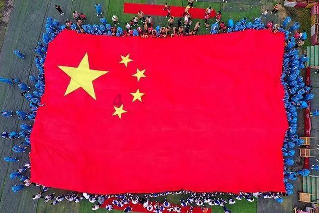 24岁国企副总，职业学院毕业，成了全网热搜