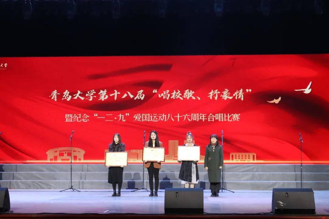 女子套圈失败，老板四次放水，是出于好心还是目的不纯？游戏画面