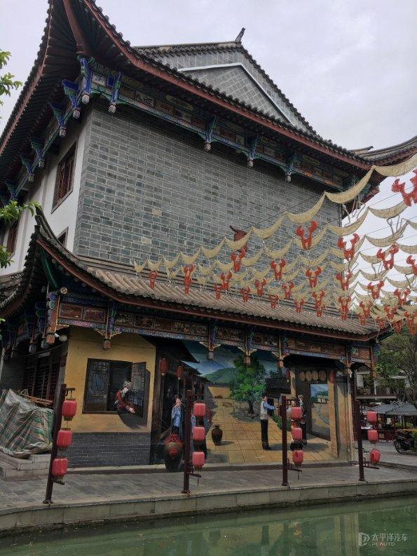 逃出足球场